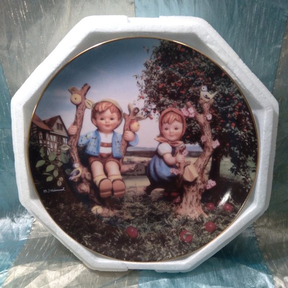 Hummel collectors plate (Apple Tree Boy & Girl ) - Picture 1 of 6